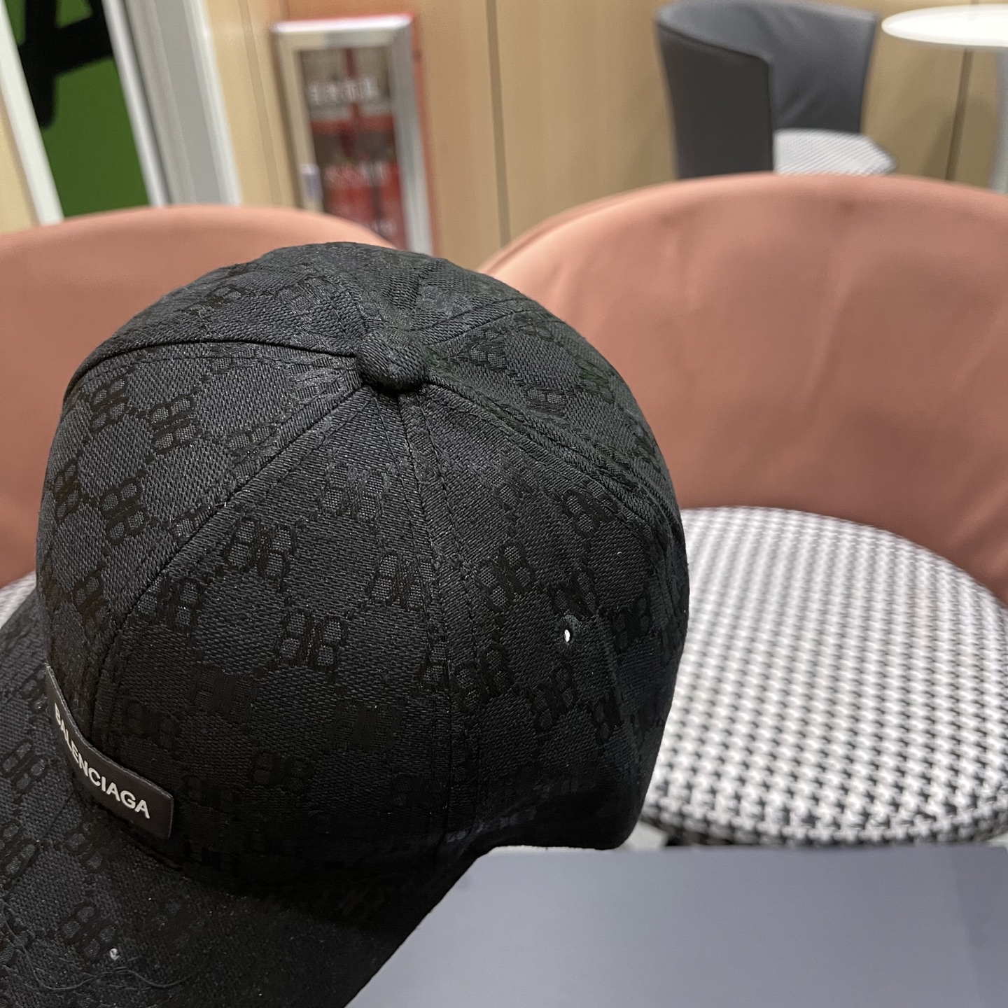 PBALENCIAGA 2025巴黎世家新款logo棒球帽，很酷的色系，男女佩戴都有不同style，第一