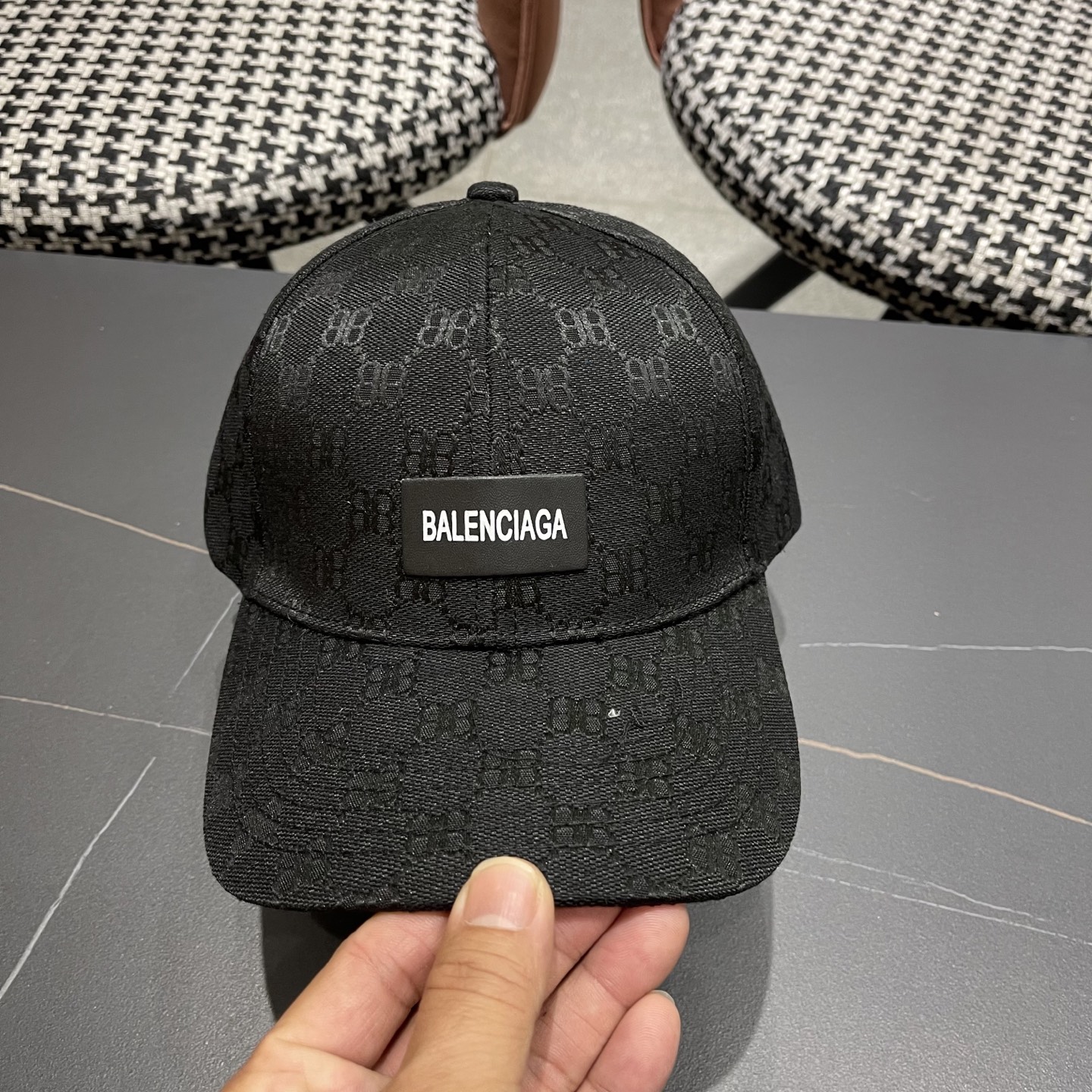 PBALENCIAGA 2025巴黎世家新款logo棒球帽，很酷的色系，男女佩戴都有不同style，第一