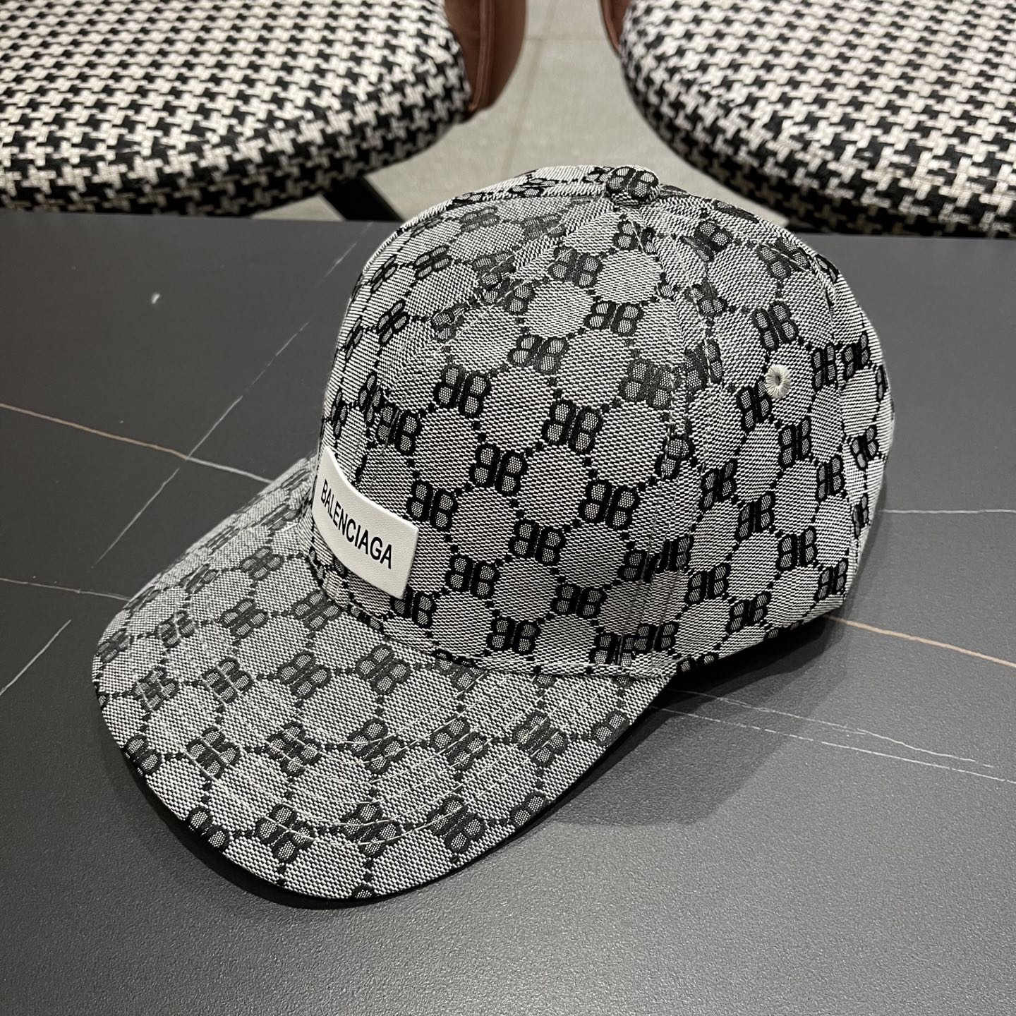PBALENCIAGA 2025巴黎世家新款logo棒球帽，很酷的色系，男女佩戴都有不同style，第一