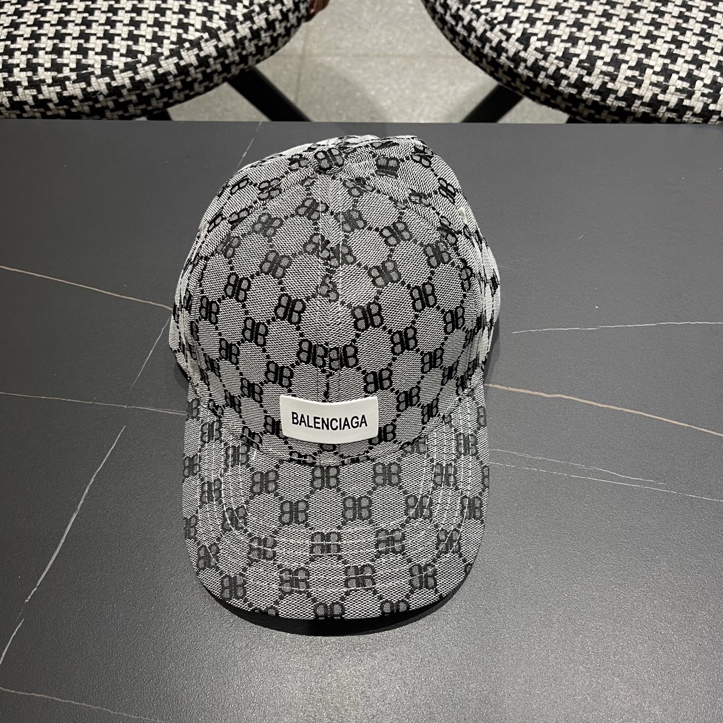 PBALENCIAGA 2025巴黎世家新款logo棒球帽，很酷的色系，男女佩戴都有不同style，第一