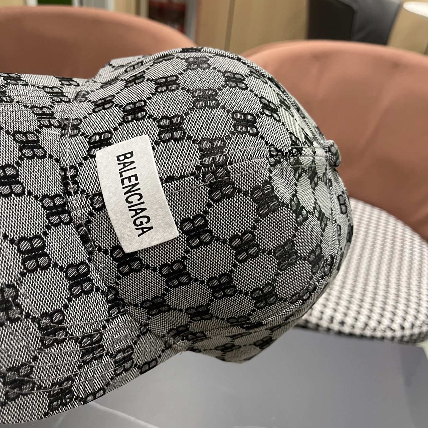 PBALENCIAGA 2025巴黎世家新款logo棒球帽，很酷的色系，男女佩戴都有不同style，第一