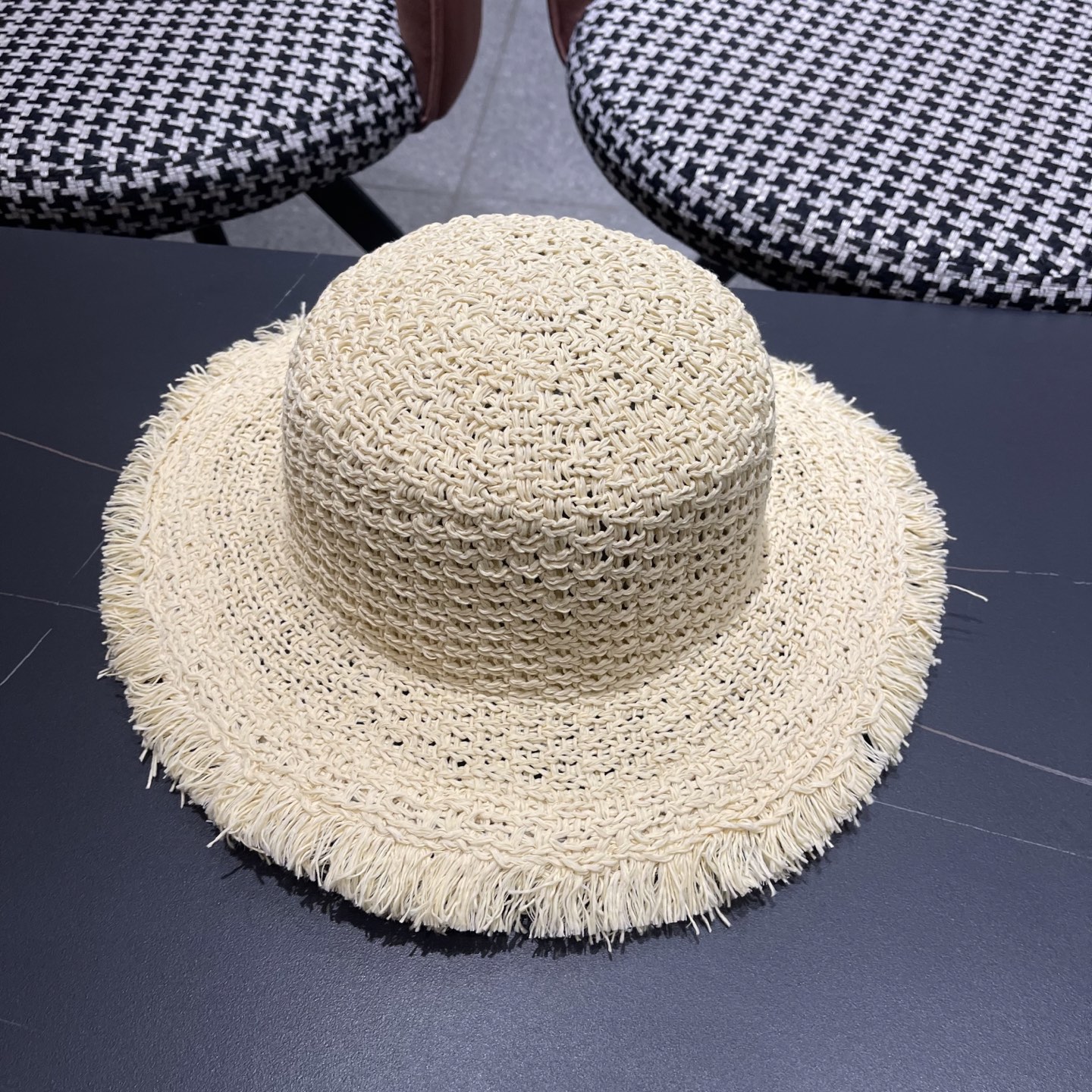  香奈儿Chanel 2025新款平顶草帽女夏季2025新款海边
度假沙滩帽遮阳防晒太阳帽子