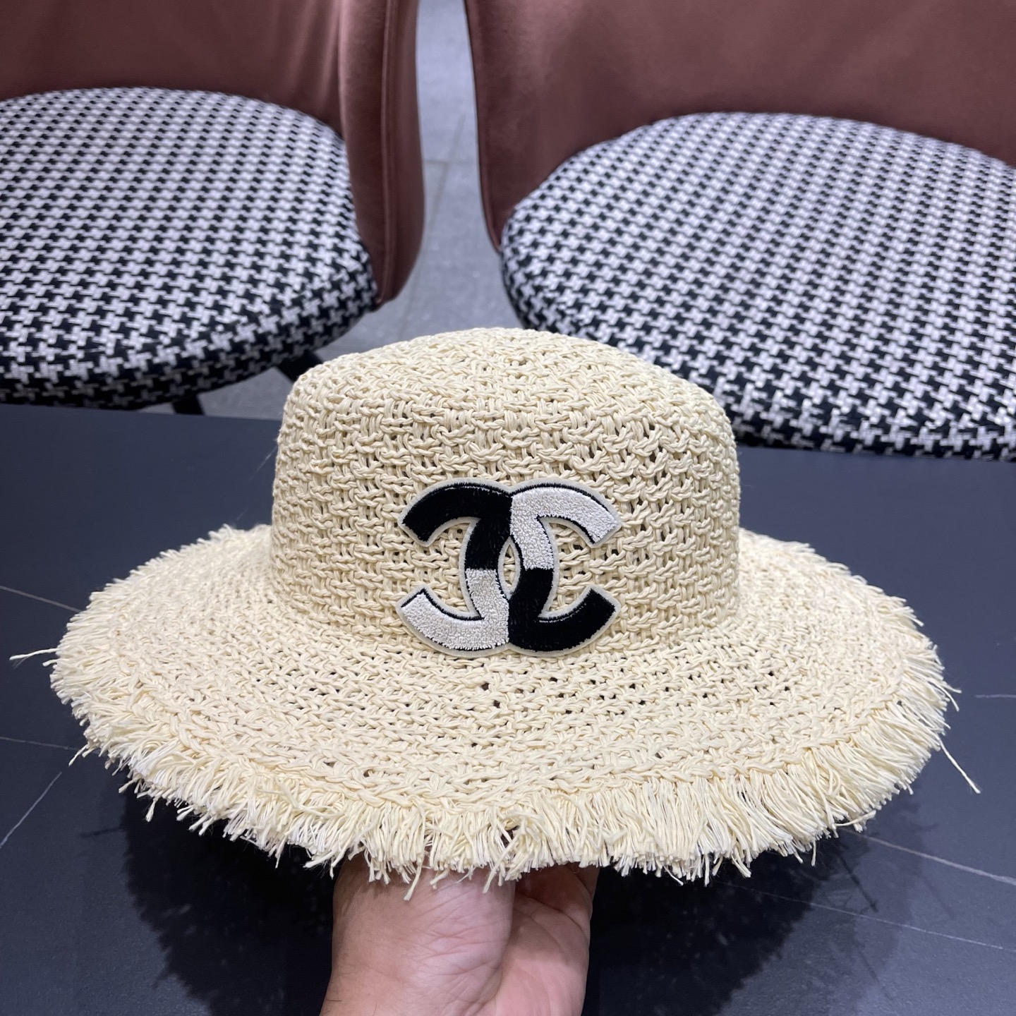  香奈儿Chanel 2025新款平顶草帽女夏季2025新款海边
度假沙滩帽遮阳防晒太阳帽子