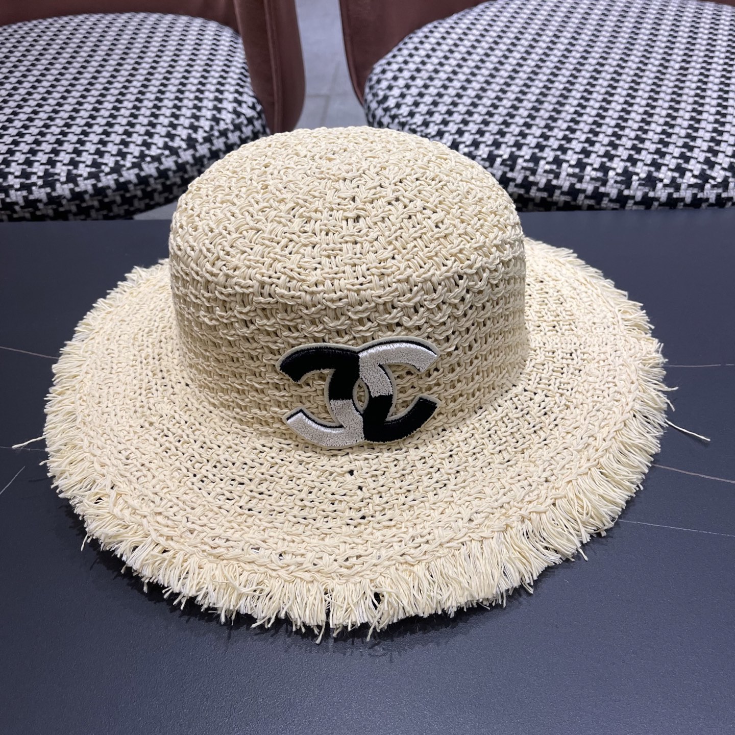  香奈儿Chanel 2025新款平顶草帽女夏季2025新款海边
度假沙滩帽遮阳防晒太阳帽子