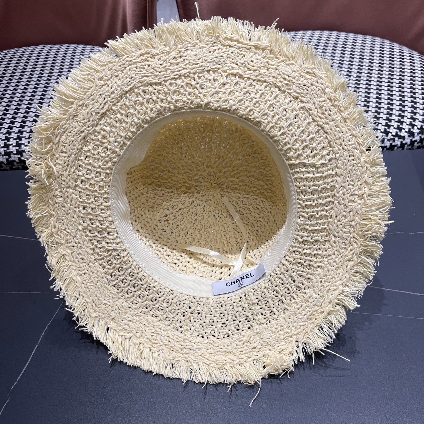  香奈儿Chanel 2025新款平顶草帽女夏季2025新款海边
度假沙滩帽遮阳防晒太阳帽子