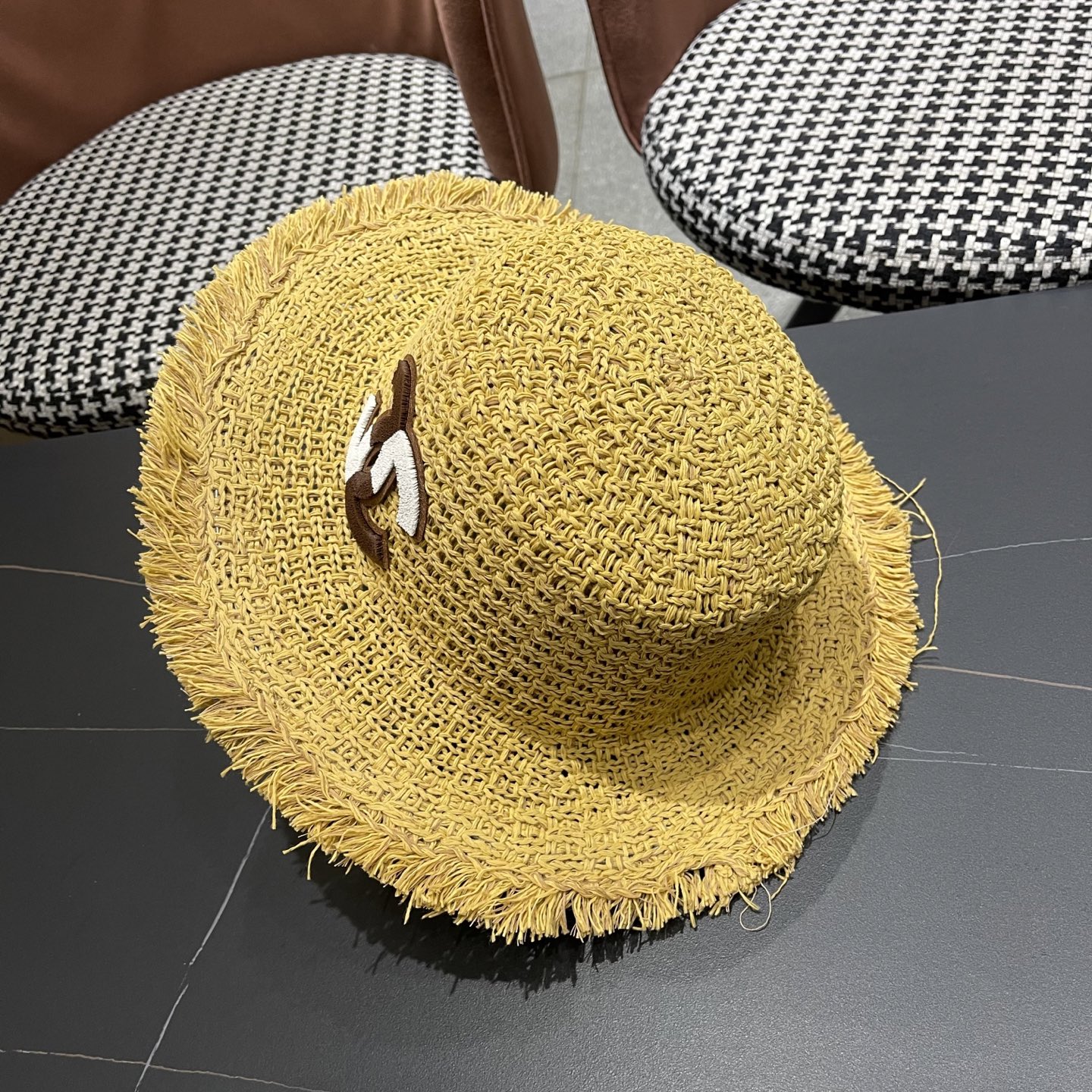  香奈儿Chanel 2025新款平顶草帽女夏季2025新款海边
度假沙滩帽遮阳防晒太阳帽子