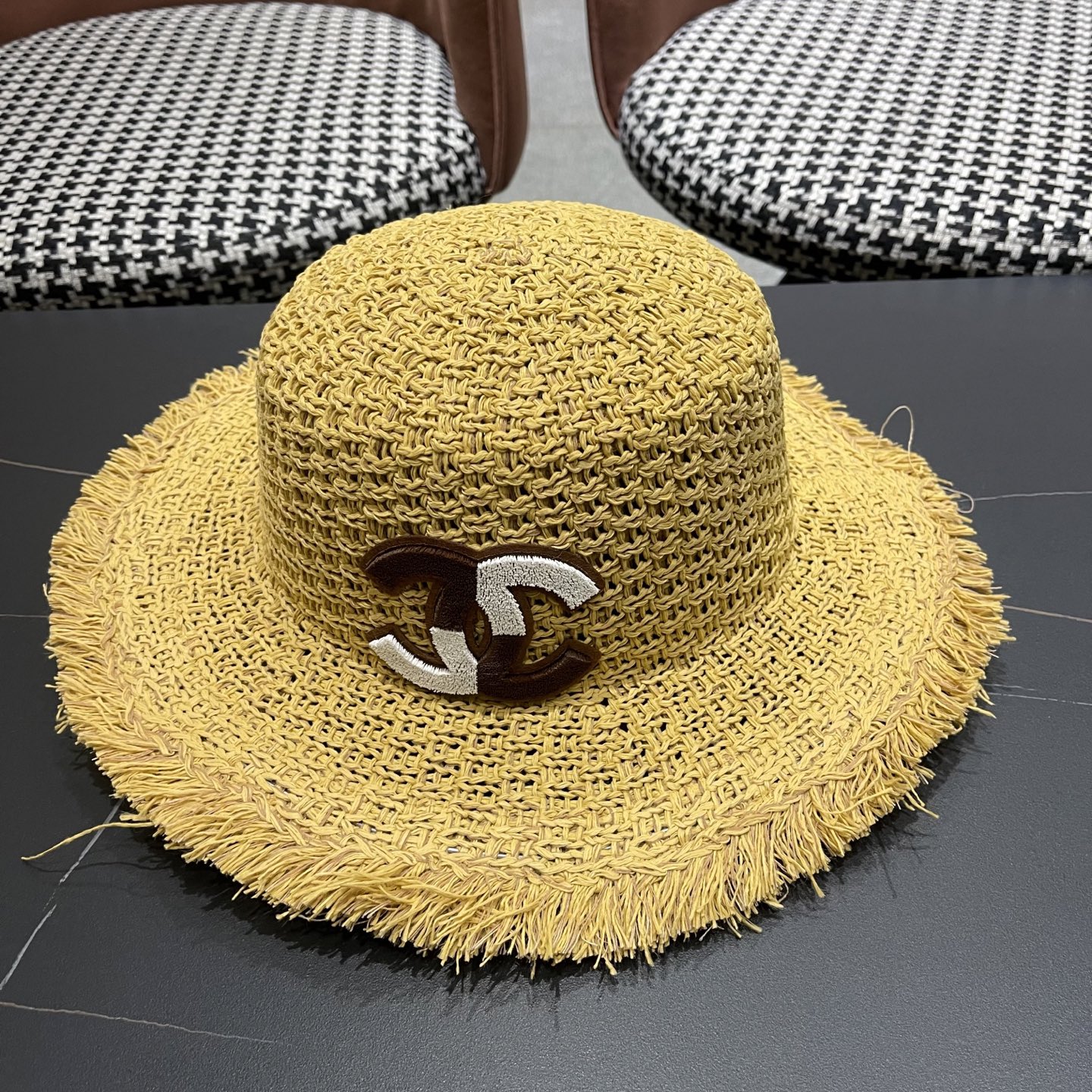  香奈儿Chanel 2025新款平顶草帽女夏季2025新款海边
度假沙滩帽遮阳防晒太阳帽子