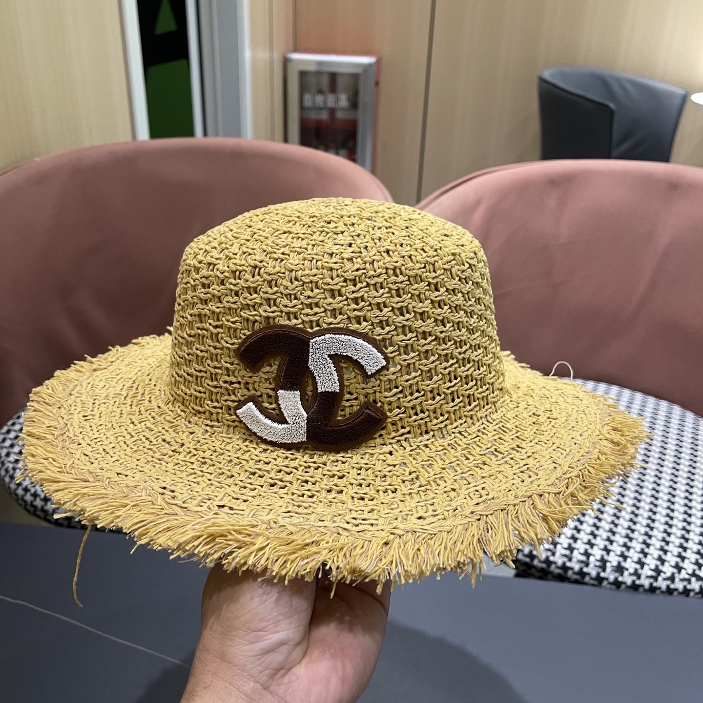  香奈儿Chanel 2025新款平顶草帽女夏季2025新款海边
度假沙滩帽遮阳防晒太阳帽子