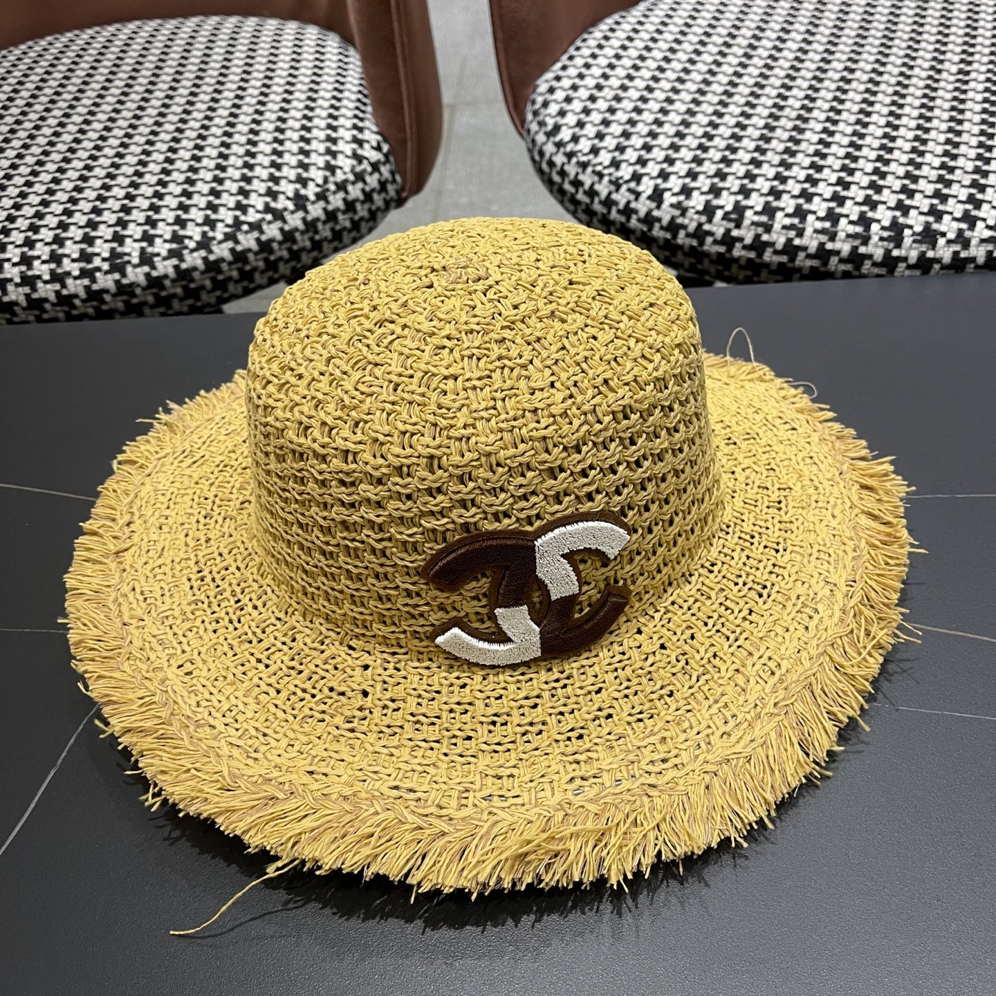  香奈儿Chanel 2025新款平顶草帽女夏季2025新款海边
度假沙滩帽遮阳防晒太阳帽子