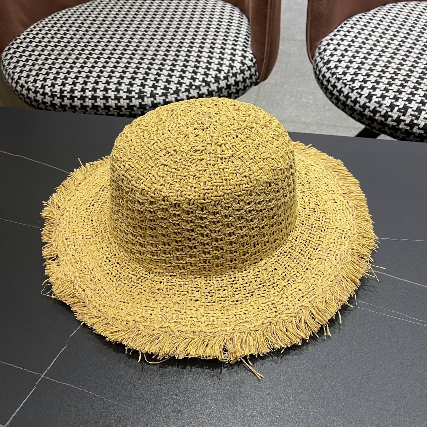  香奈儿Chanel 2025新款平顶草帽女夏季2025新款海边
度假沙滩帽遮阳防晒太阳帽子