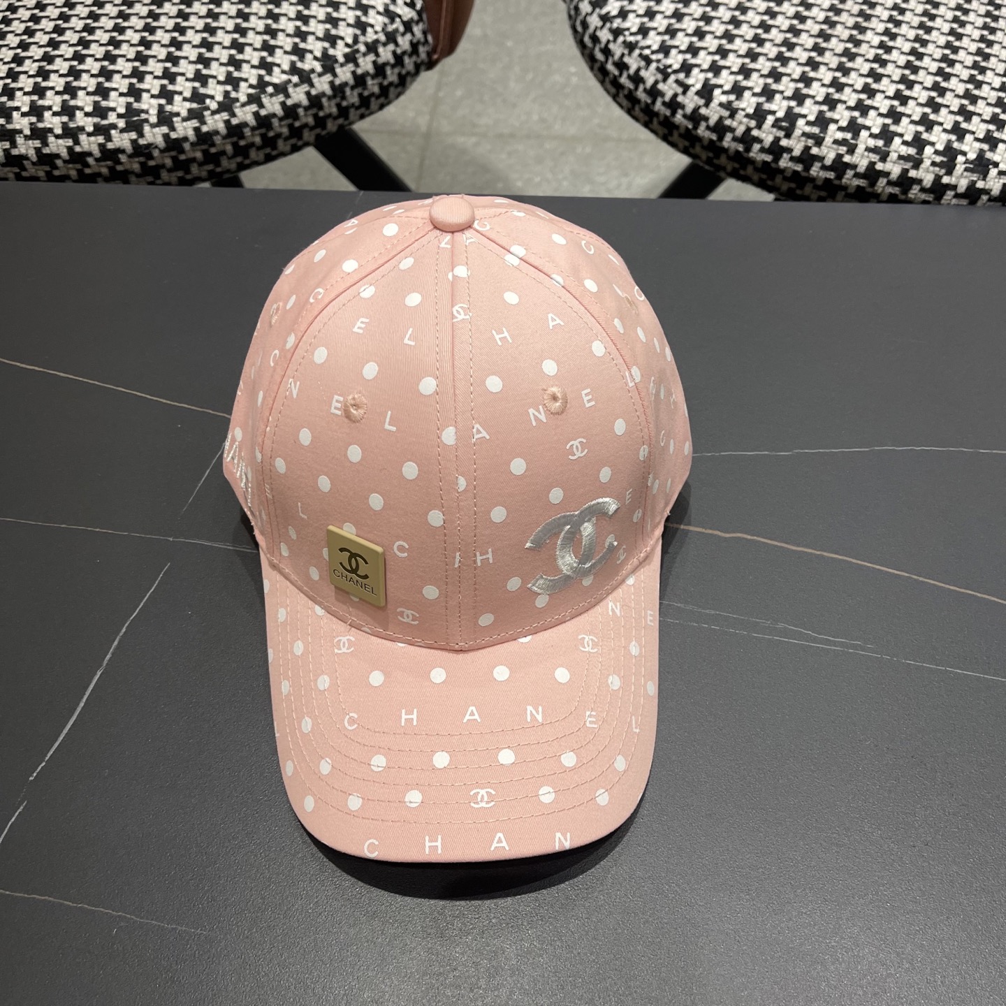 Chanel(香奈儿)经典原单棒球帽， 经典双C,专柜1:1开模订制，原版帆布料轻盈透气！质量超赞，基础