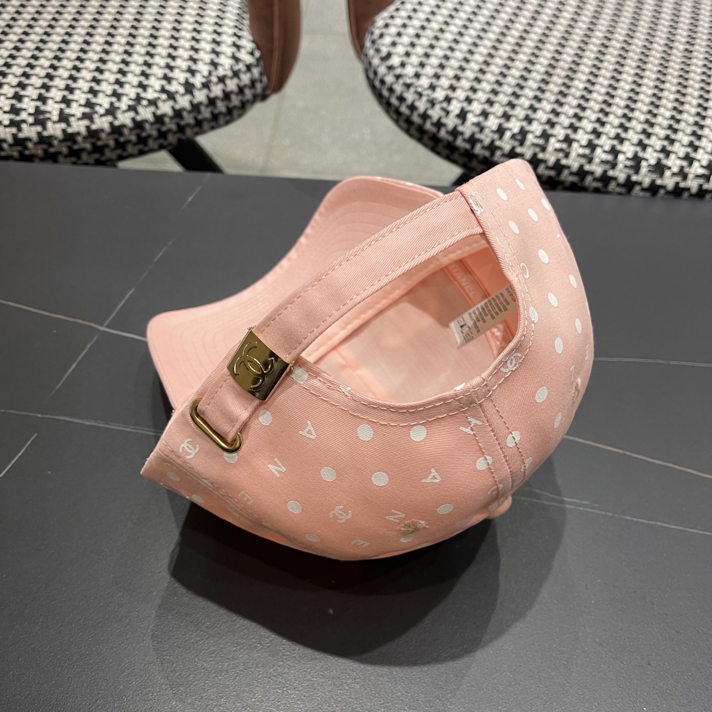 Chanel(香奈儿)经典原单棒球帽， 经典双C,专柜1:1开模订制，原版帆布料轻盈透气！质量超赞，基础