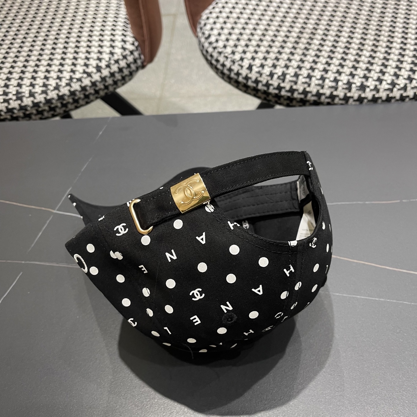 Chanel(香奈儿)经典原单棒球帽， 经典双C,专柜1:1开模订制，原版帆布料轻盈透气！质量超赞，基础