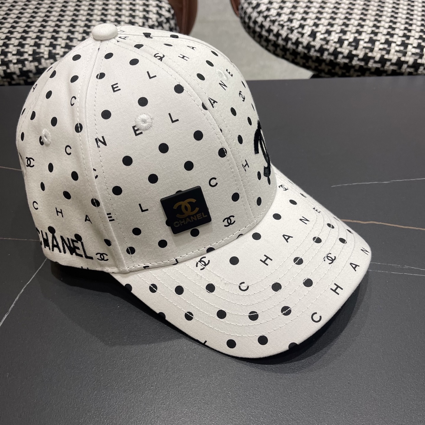 Chanel(香奈儿)经典原单棒球帽， 经典双C,专柜1:1开模订制，原版帆布料轻盈透气！质量超赞，基础