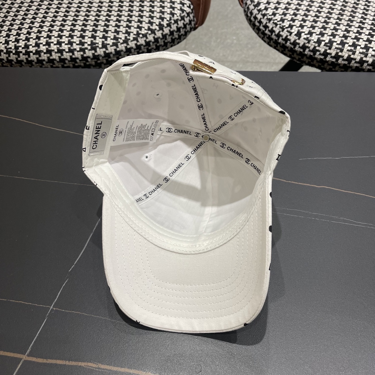 Chanel(香奈儿)经典原单棒球帽， 经典双C,专柜1:1开模订制，原版帆布料轻盈透气！质量超赞，基础