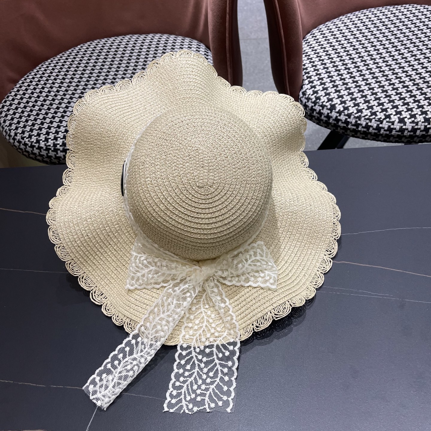  蒙口Moncler🆕高级感~法式波浪边蕾丝蝴蝶结草帽女夏大帽
檐沙滩海边遮阳太阳帽