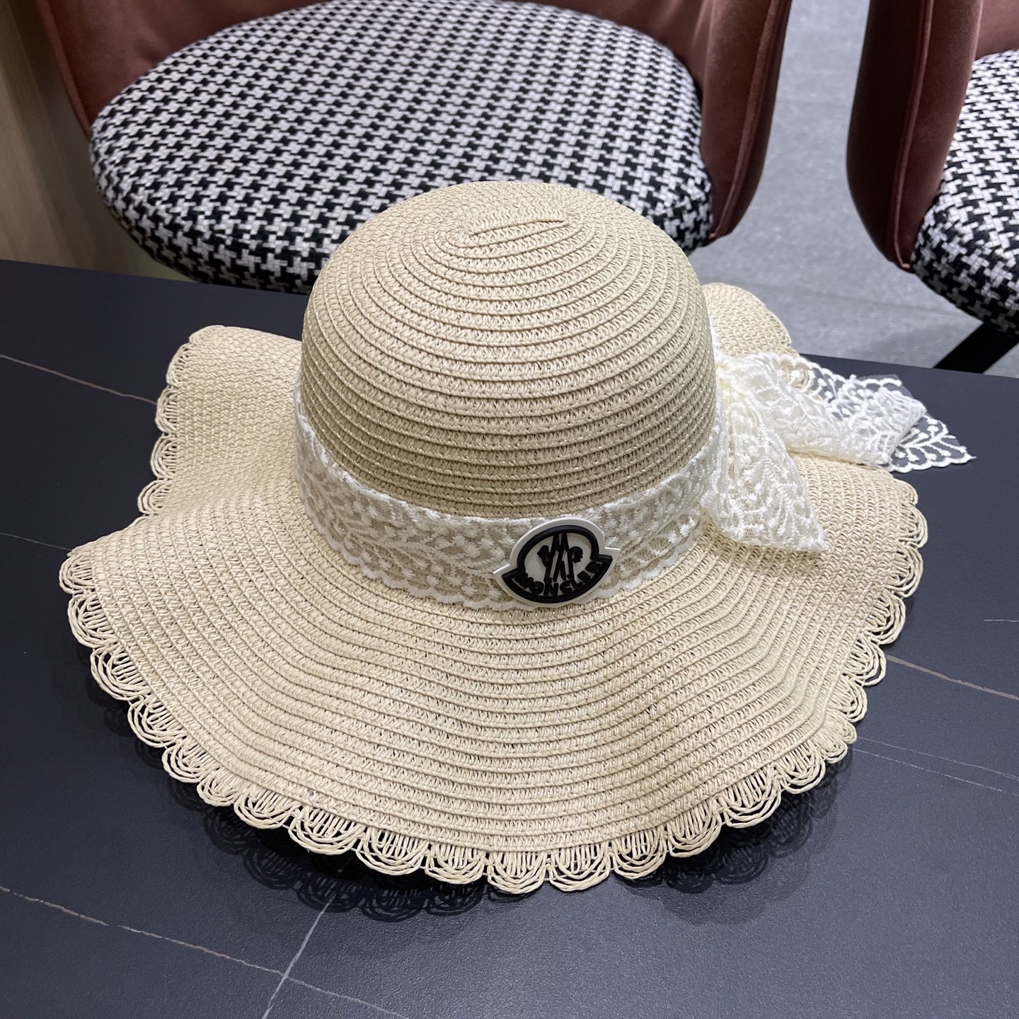  蒙口Moncler🆕高级感~法式波浪边蕾丝蝴蝶结草帽女夏大帽
檐沙滩海边遮阳太阳帽