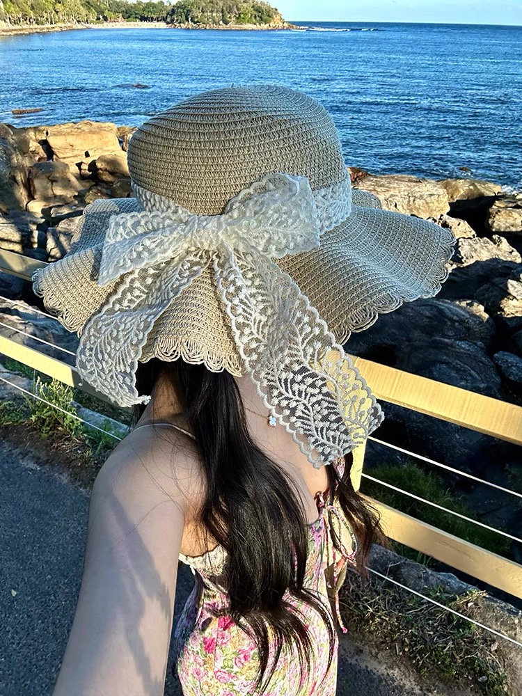  蒙口Moncler🆕高级感~法式波浪边蕾丝蝴蝶结草帽女夏大帽
檐沙滩海边遮阳太阳帽