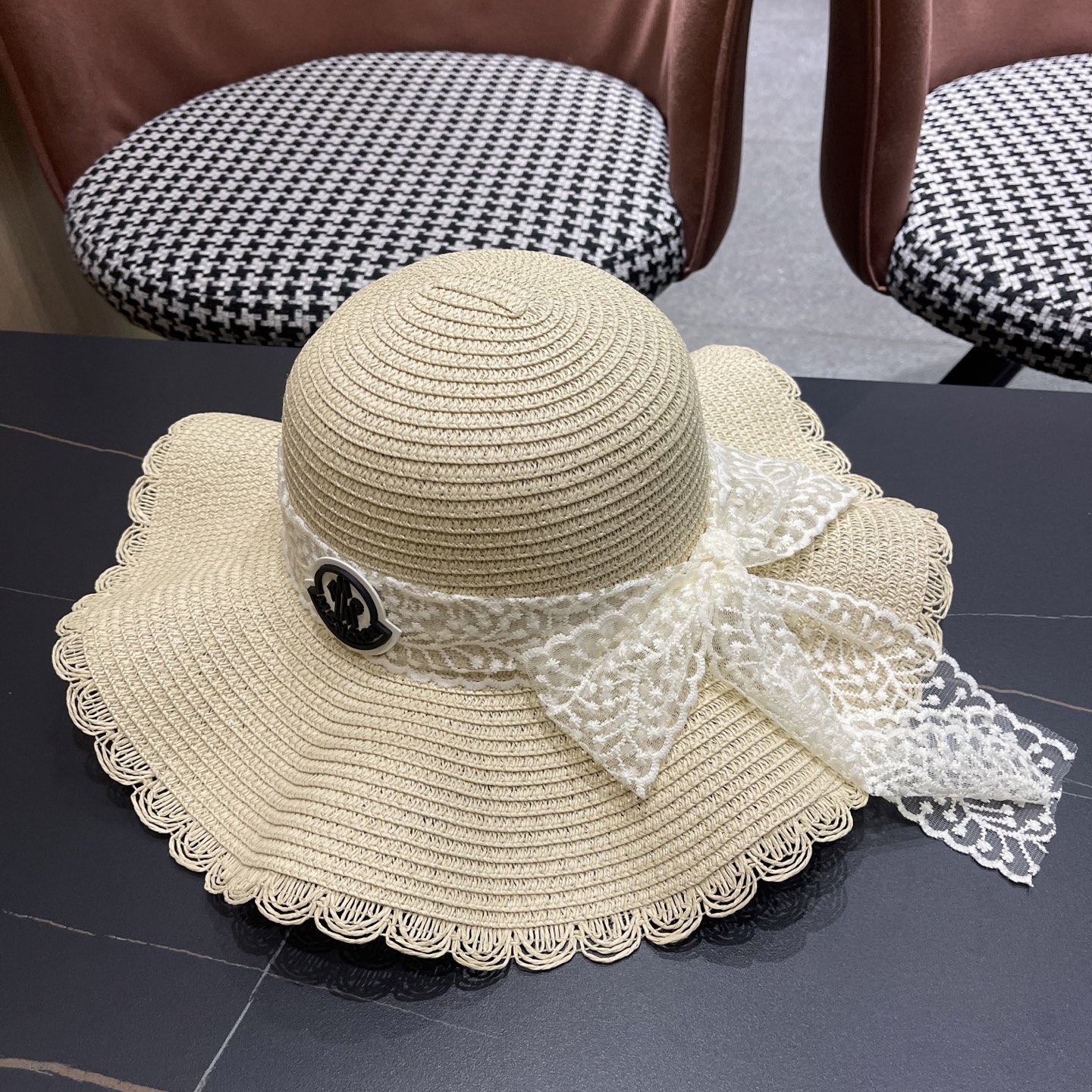  蒙口Moncler🆕高级感~法式波浪边蕾丝蝴蝶结草帽女夏大帽
檐沙滩海边遮阳太阳帽