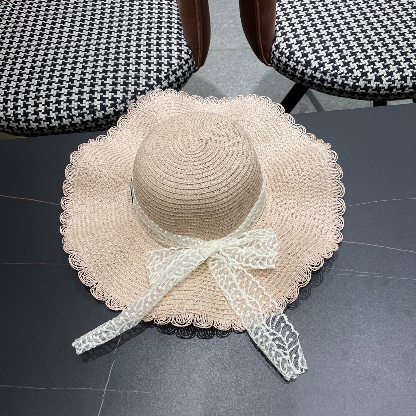  蒙口Moncler🆕高级感~法式波浪边蕾丝蝴蝶结草帽女夏大帽
檐沙滩海边遮阳太阳帽