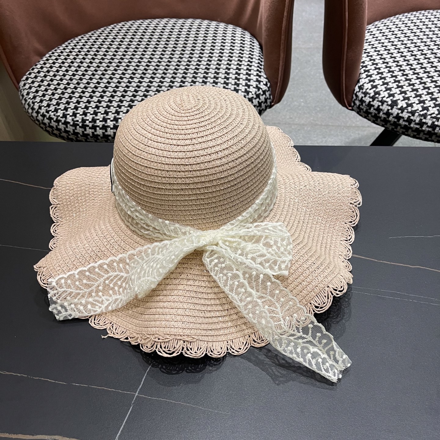  蒙口Moncler🆕高级感~法式波浪边蕾丝蝴蝶结草帽女夏大帽
檐沙滩海边遮阳太阳帽