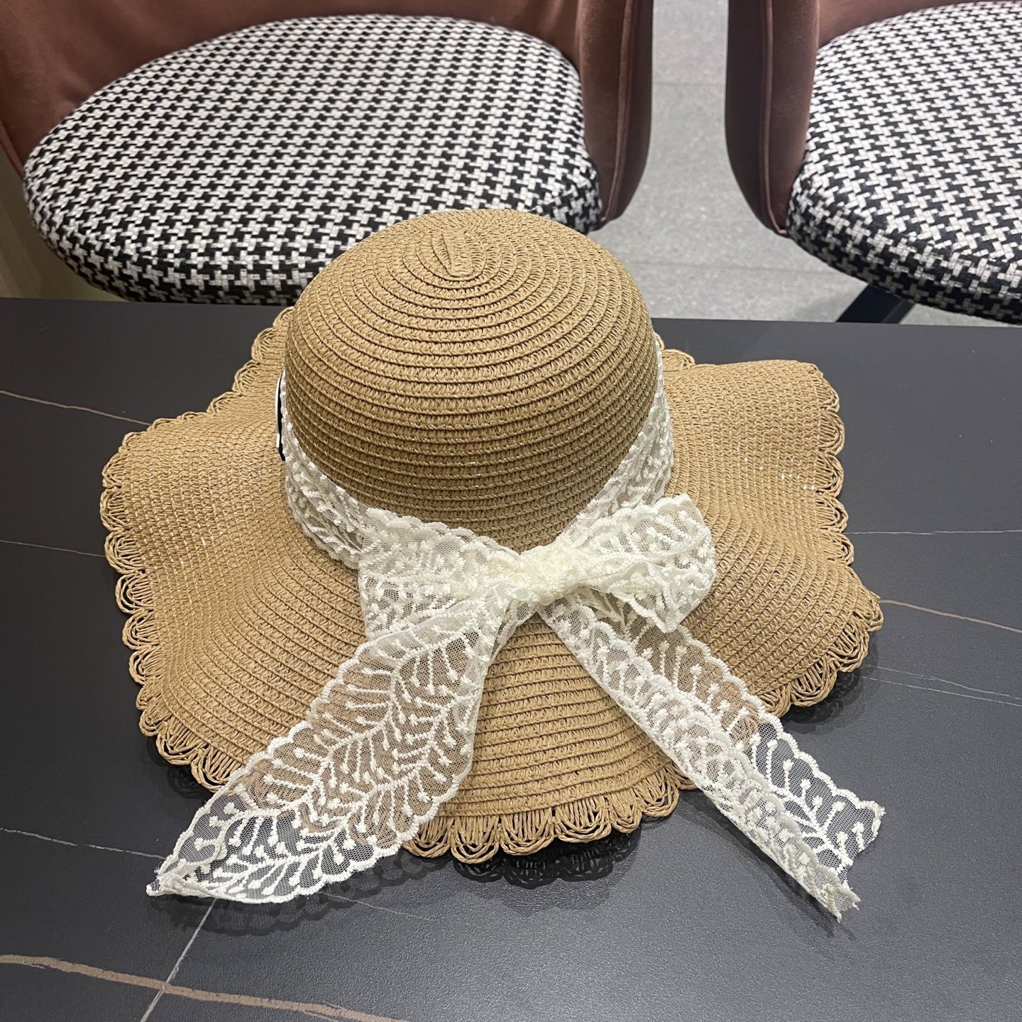  蒙口Moncler🆕高级感~法式波浪边蕾丝蝴蝶结草帽女夏大帽
檐沙滩海边遮阳太阳帽
