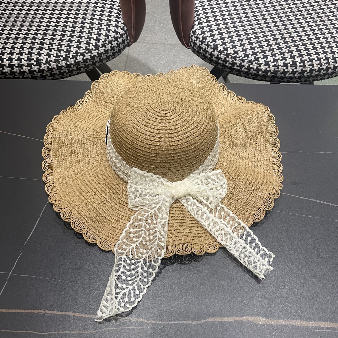  蒙口Moncler🆕高级感~法式波浪边蕾丝蝴蝶结草帽女夏大帽
檐沙滩海边遮阳太阳帽