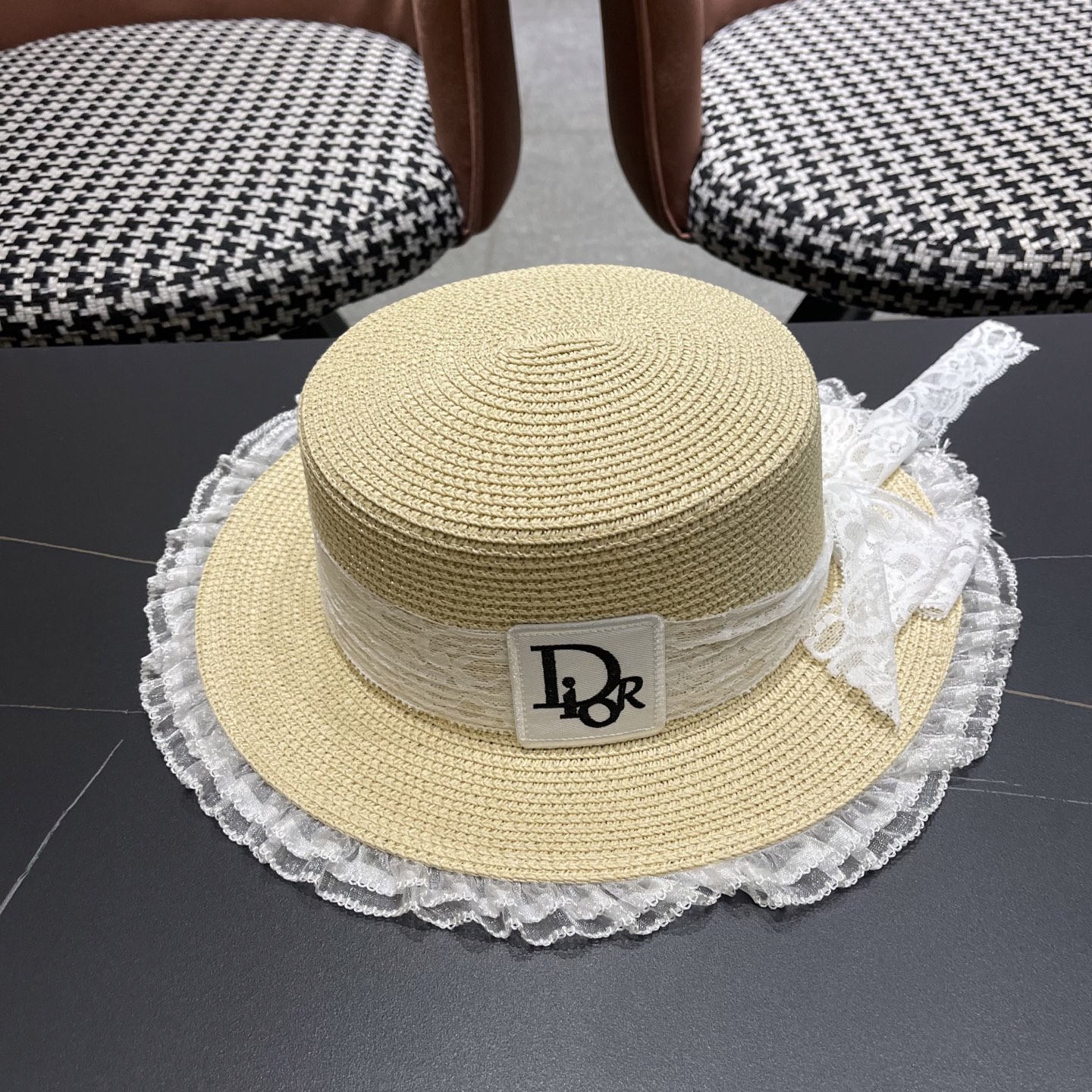  迪奥Dior长蝴蝶结蕾丝草帽海边女款度假防晒帽戛季户
外遮阳田园风好看帽子
