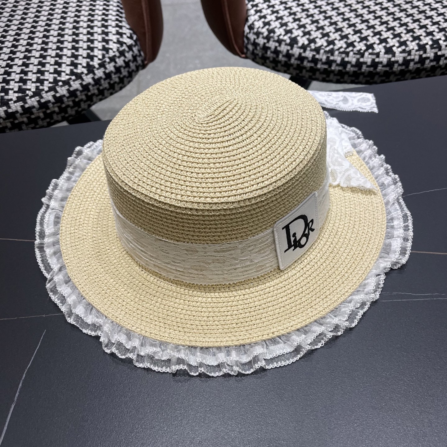  迪奥Dior长蝴蝶结蕾丝草帽海边女款度假防晒帽戛季户
外遮阳田园风好看帽子