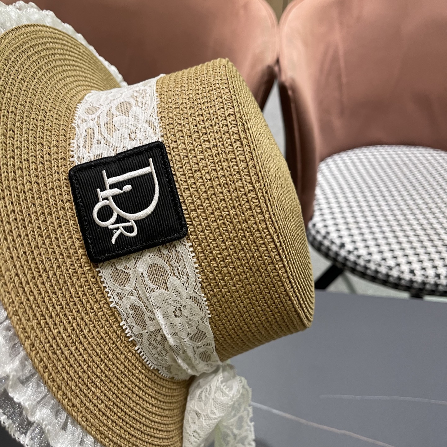  迪奥Dior长蝴蝶结蕾丝草帽海边女款度假防晒帽戛季户
外遮阳田园风好看帽子