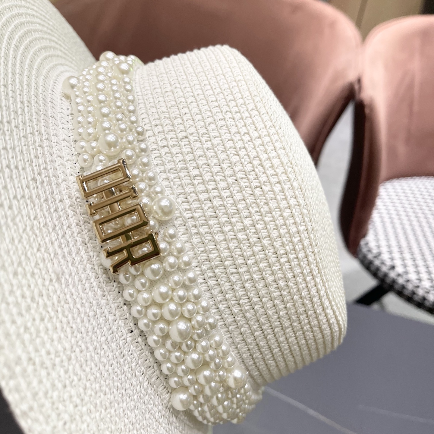  迪奥Dior 法式复古赫本风平顶礼帽春夏天出游草帽珍珠宽
檐防晒遮阳帽子女