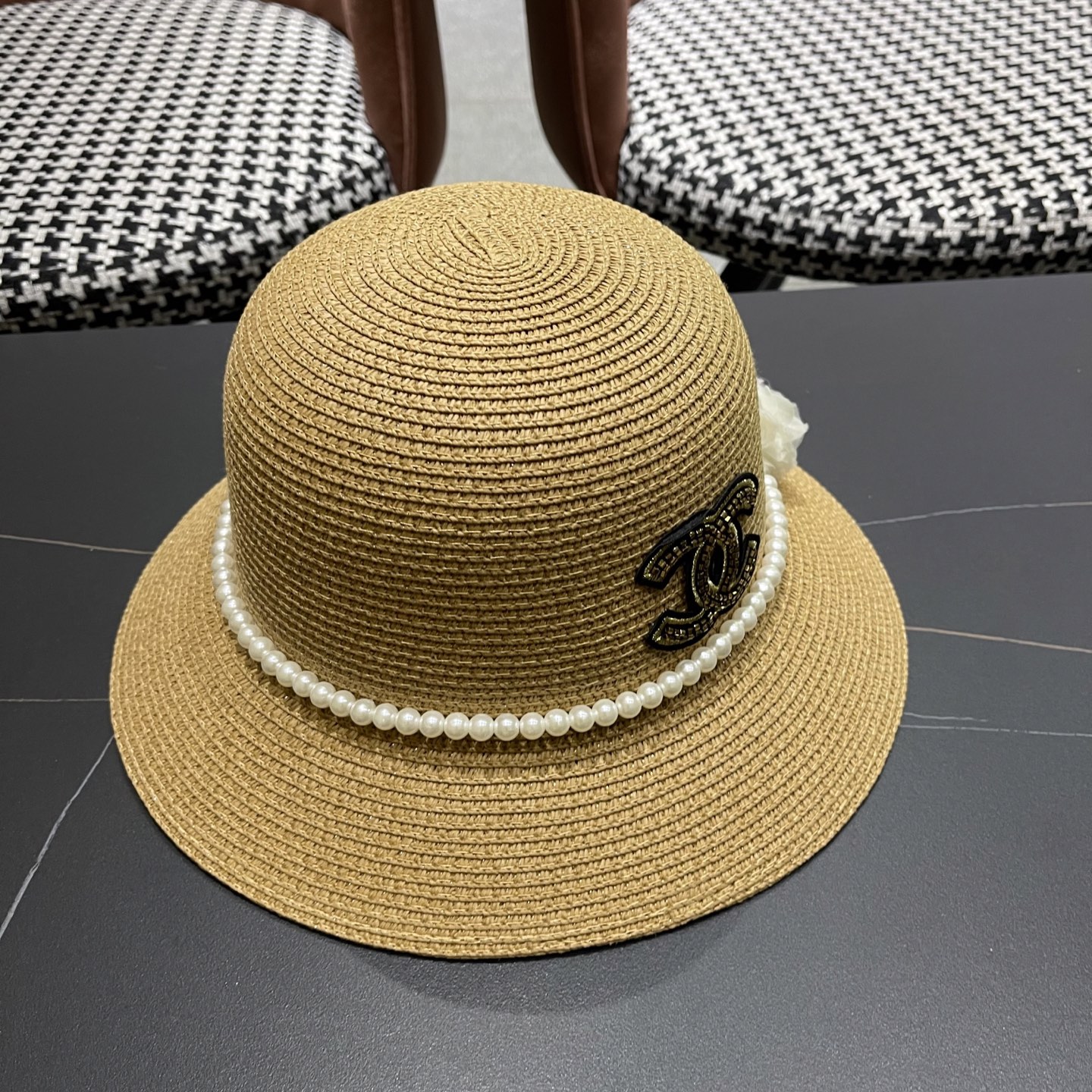  Dior迪奥 珍珠圈草帽女夏季花朵圆顶遮阳帽海边度假沙
滩防晒太阳帽渔夫帽子