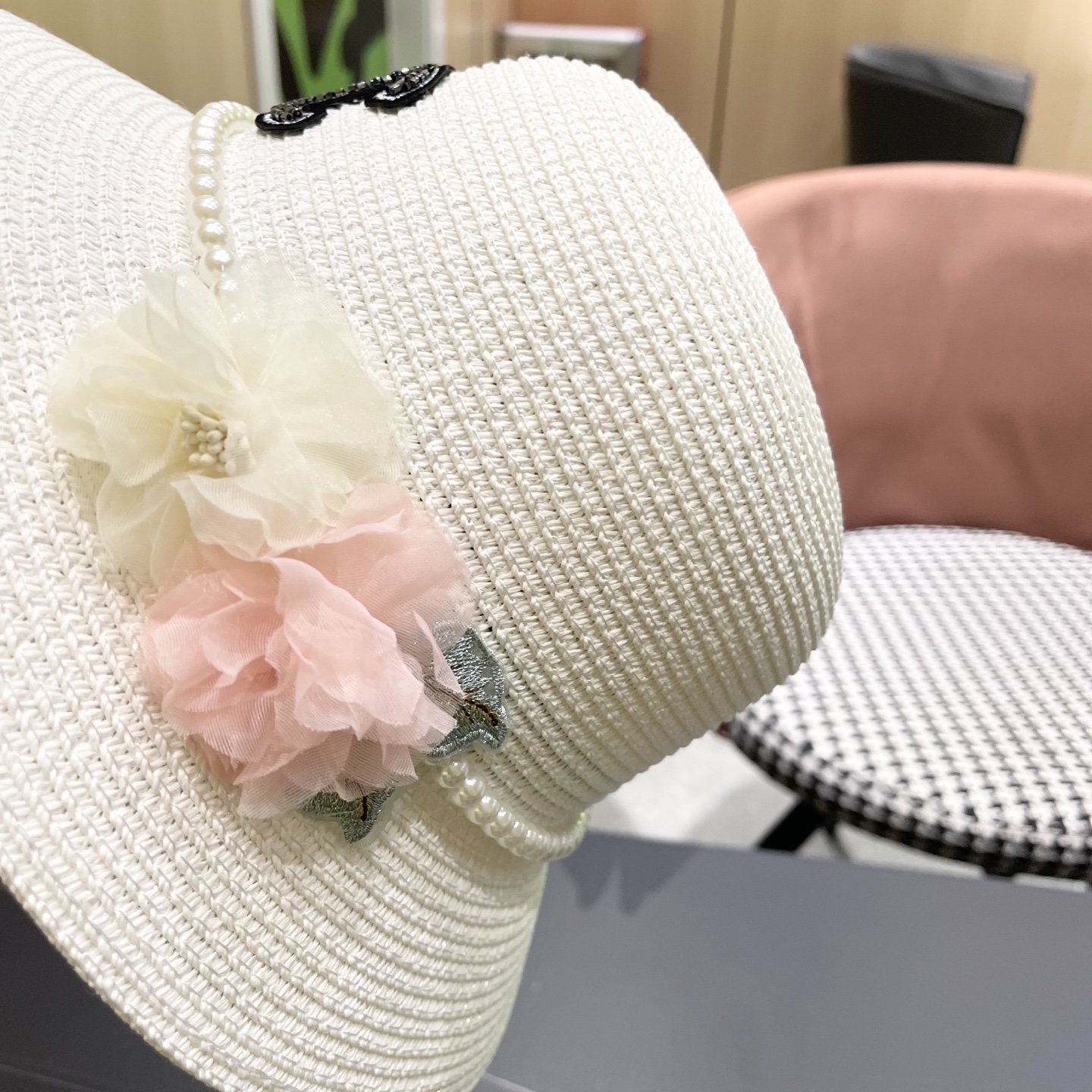  Dior迪奥 珍珠圈草帽女夏季花朵圆顶遮阳帽海边度假沙
滩防晒太阳帽渔夫帽子