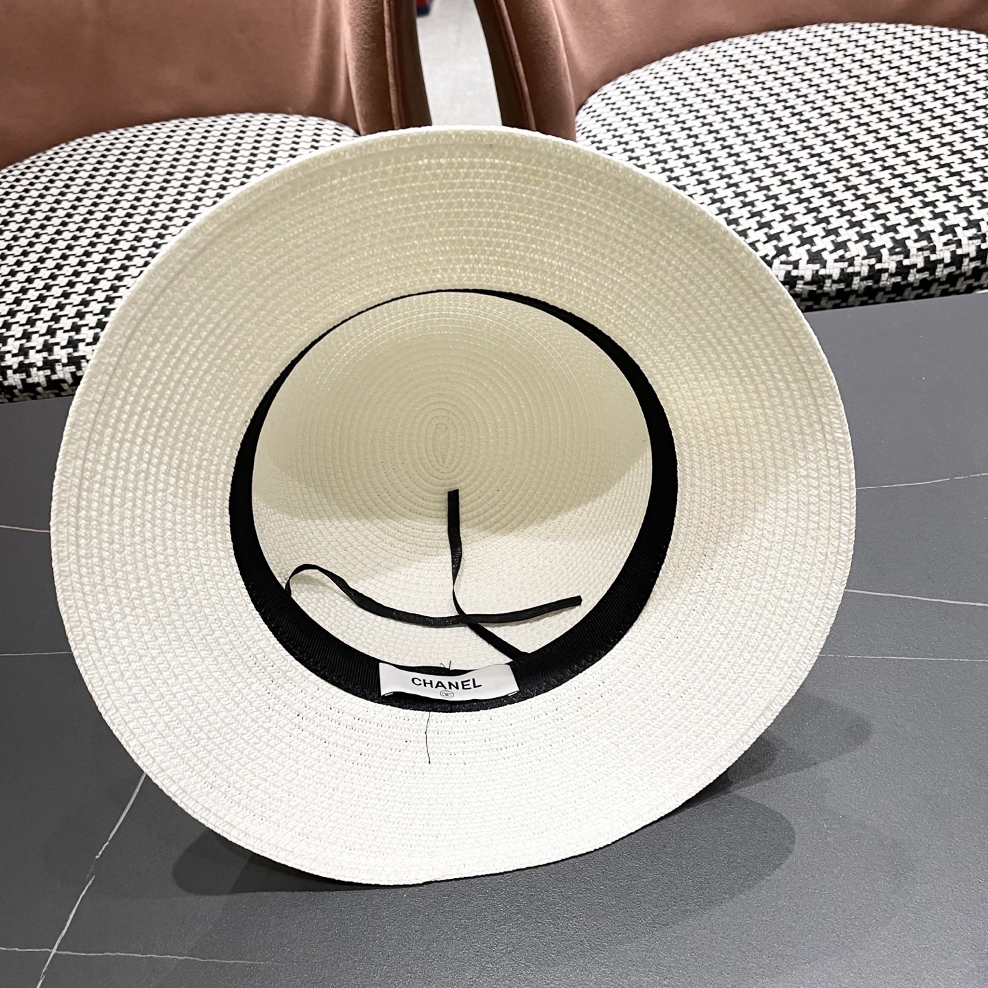  Dior迪奥 珍珠圈草帽女夏季花朵圆顶遮阳帽海边度假沙
滩防晒太阳帽渔夫帽子