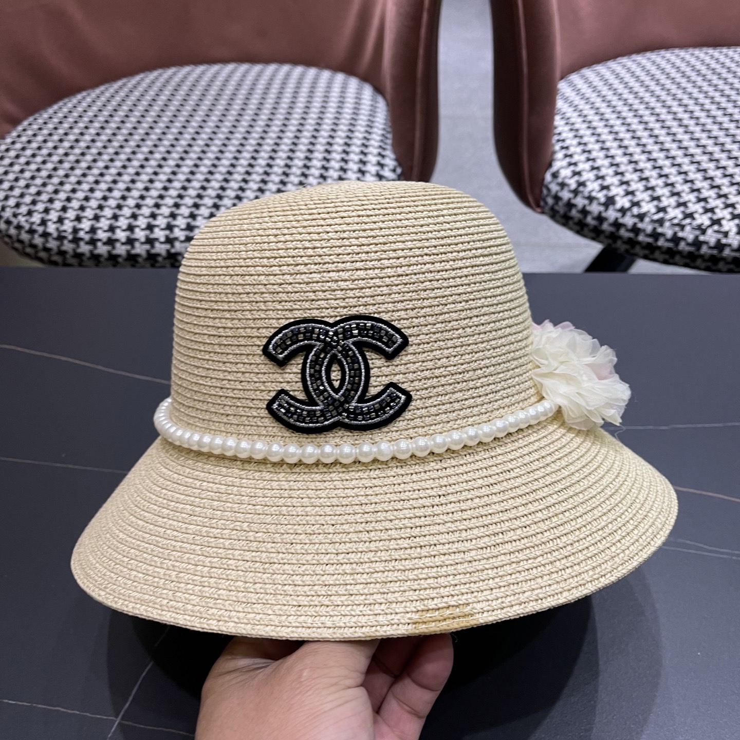  Dior迪奥 珍珠圈草帽女夏季花朵圆顶遮阳帽海边度假沙
滩防晒太阳帽渔夫帽子