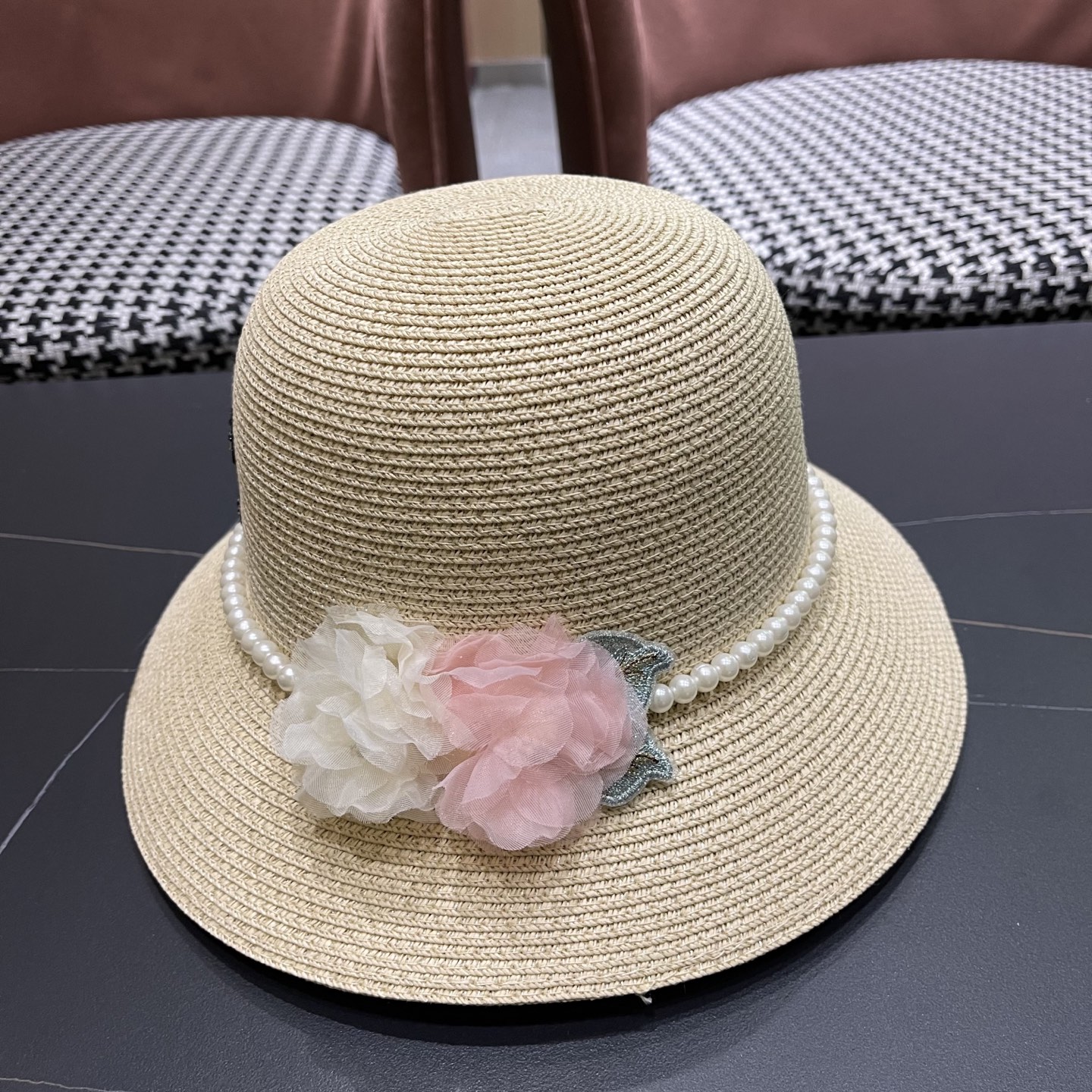  Dior迪奥 珍珠圈草帽女夏季花朵圆顶遮阳帽海边度假沙
滩防晒太阳帽渔夫帽子