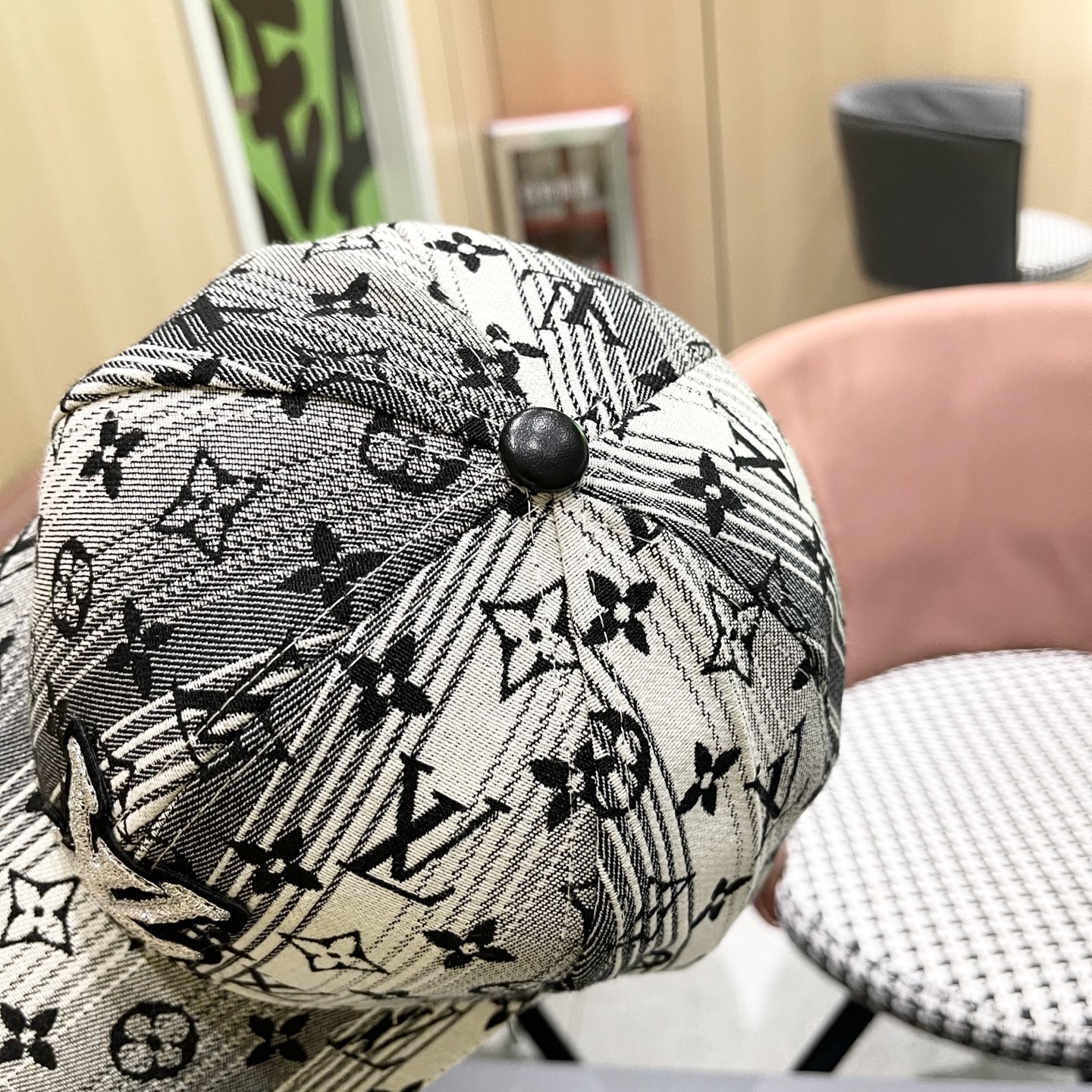 LV路易威登2025新款棒球帽 专柜热卖款纯棉内里，轻盈透气。完美版型，对格精准无误，原厂品质，独家实物