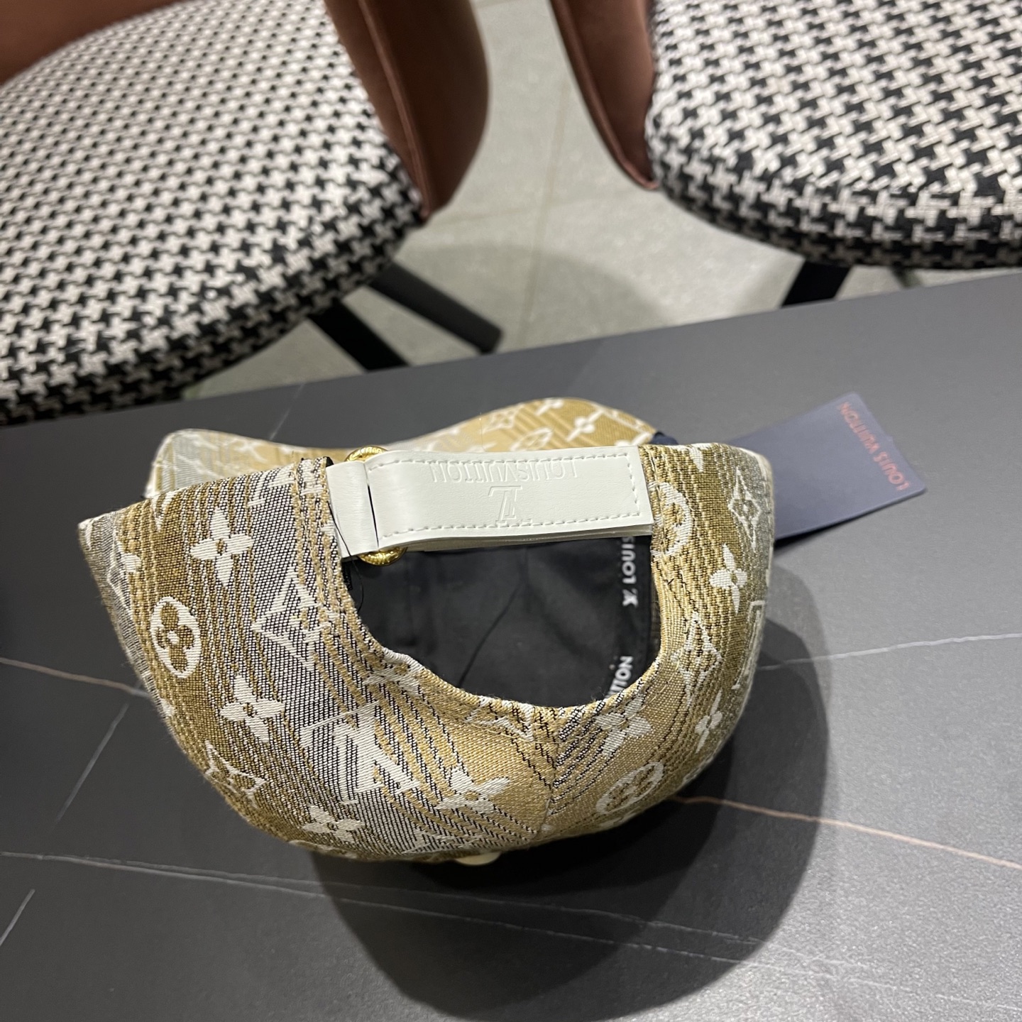 LV路易威登2025新款棒球帽 专柜热卖款纯棉内里，轻盈透气。完美版型，对格精准无误，原厂品质，独家实物