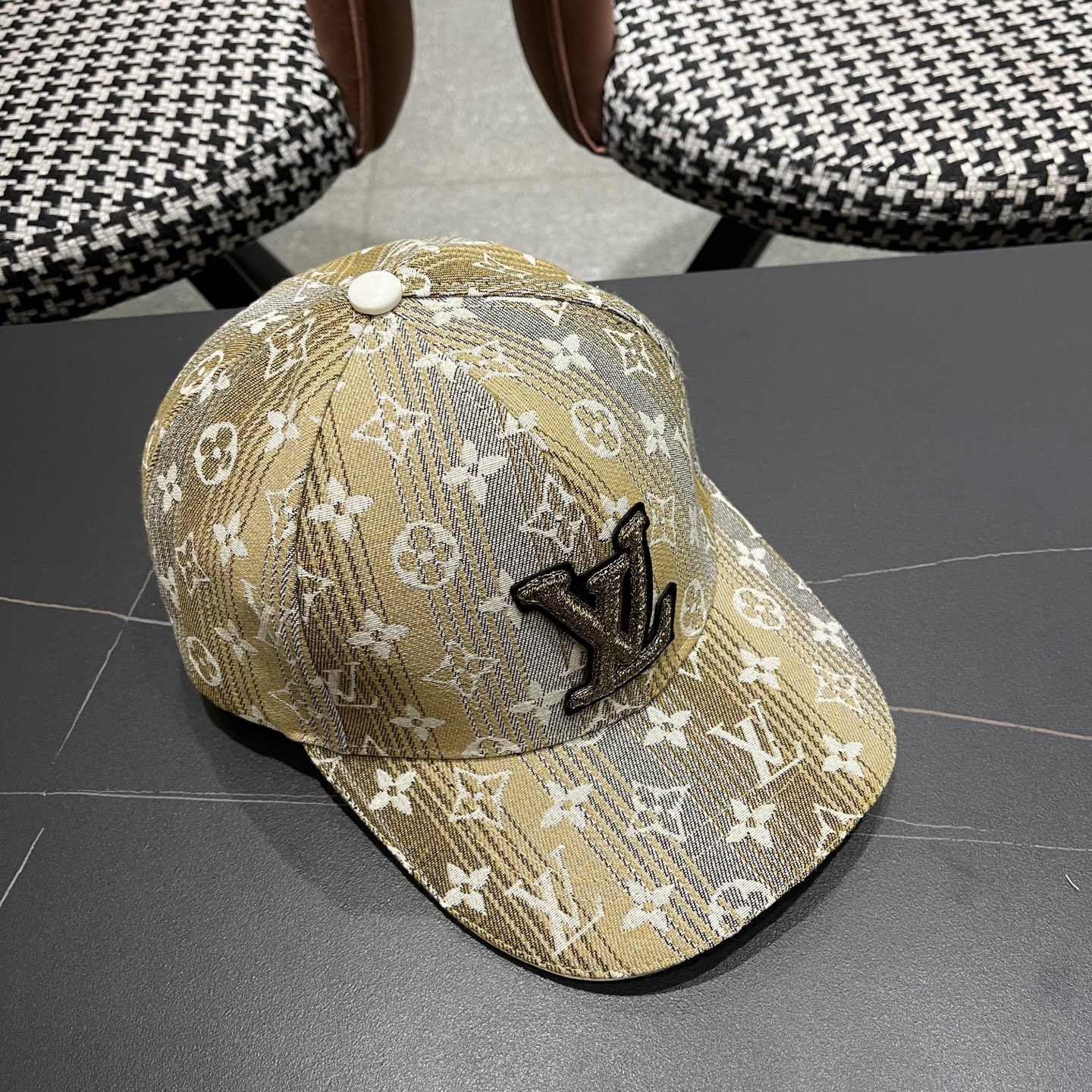 LV路易威登2025新款棒球帽 专柜热卖款纯棉内里，轻盈透气。完美版型，对格精准无误，原厂品质，独家实物