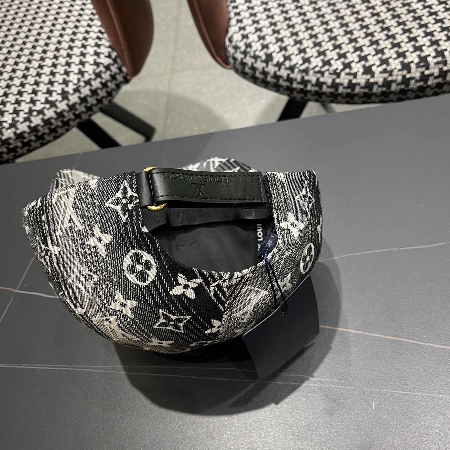 LV路易威登2025新款棒球帽 专柜热卖款纯棉内里，轻盈透气。完美版型，对格精准无误，原厂品质，独家实物