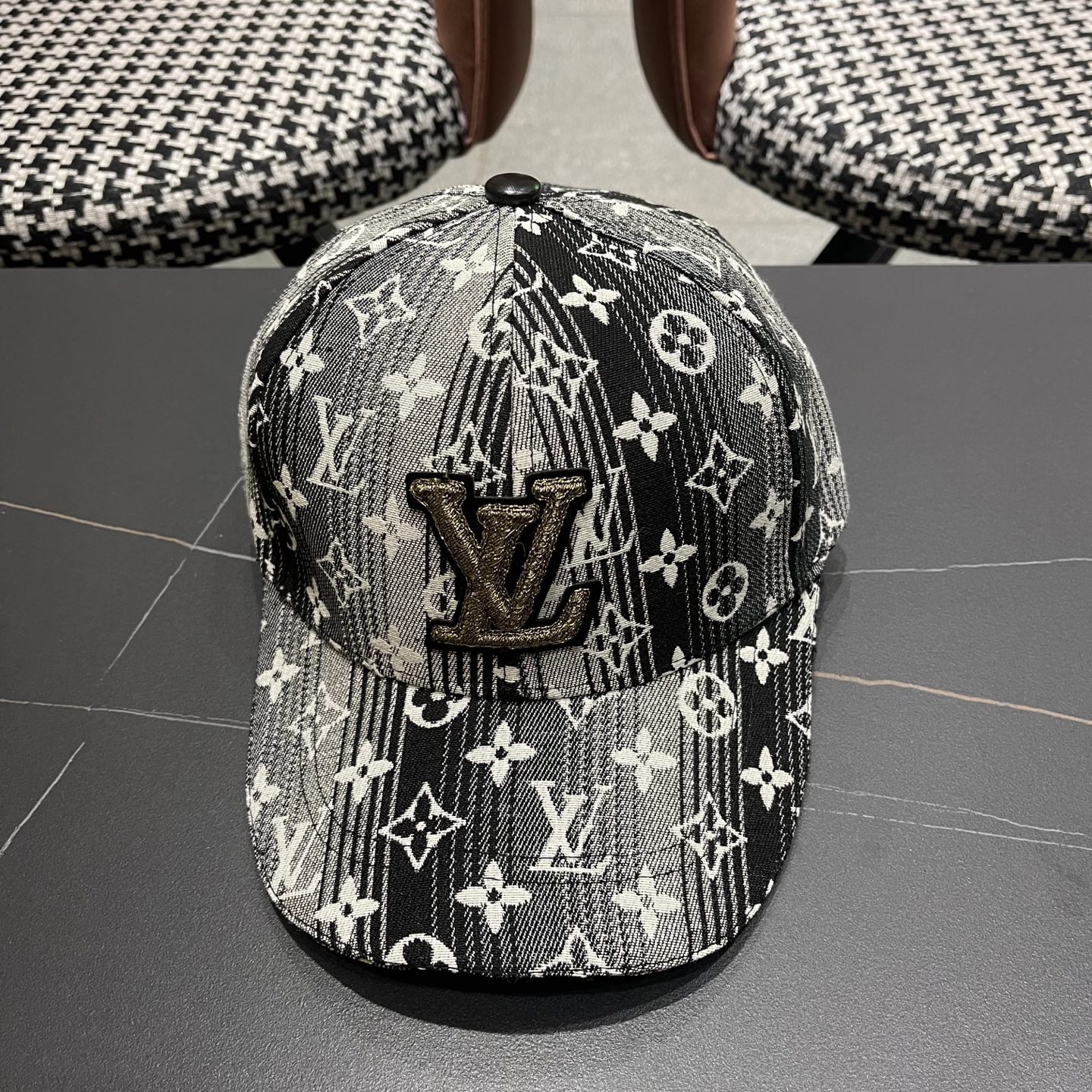 LV路易威登2025新款棒球帽 专柜热卖款纯棉内里，轻盈透气。完美版型，对格精准无误，原厂品质，独家实物