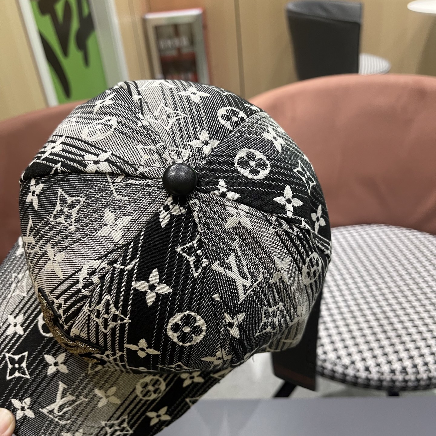 LV路易威登2025新款棒球帽 专柜热卖款纯棉内里，轻盈透气。完美版型，对格精准无误，原厂品质，独家实物