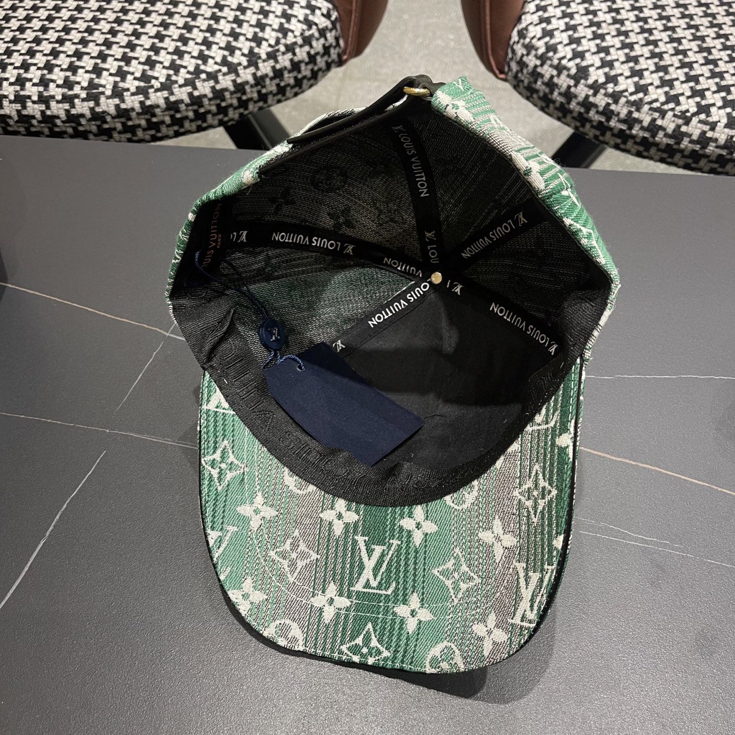 LV路易威登2025新款棒球帽 专柜热卖款纯棉内里，轻盈透气。完美版型，对格精准无误，原厂品质，独家实物