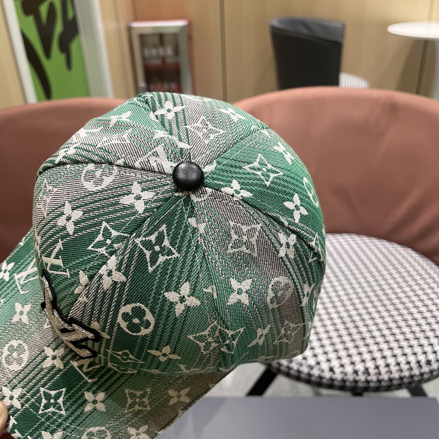 LV路易威登2025新款棒球帽 专柜热卖款纯棉内里，轻盈透气。完美版型，对格精准无误，原厂品质，独家实物