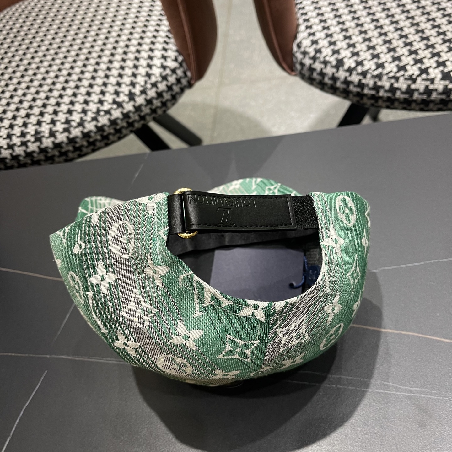 LV路易威登2025新款棒球帽 专柜热卖款纯棉内里，轻盈透气。完美版型，对格精准无误，原厂品质，独家实物