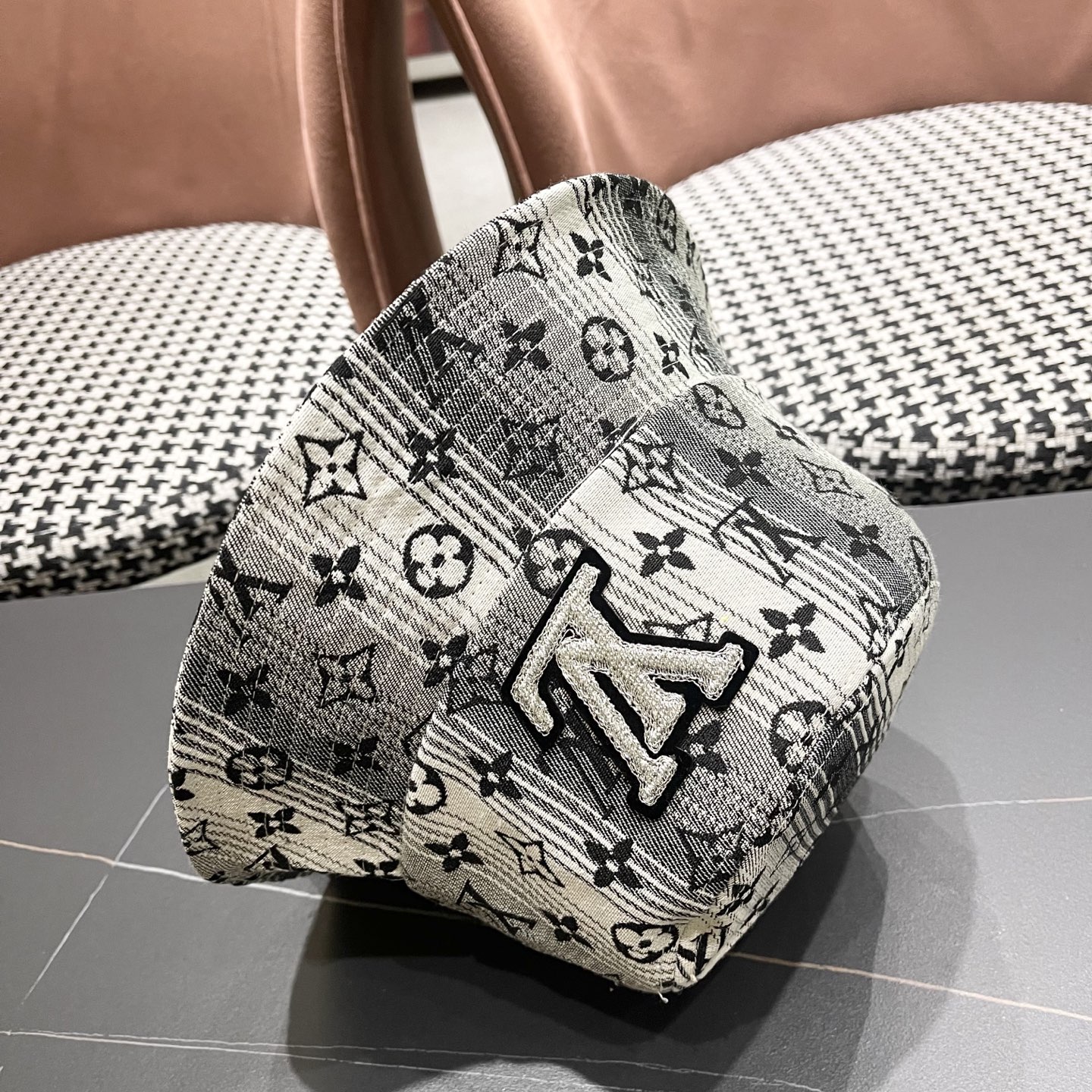 LV路易威登2025 原单刺绣渔夫帽 轻盈透气。完美版型，独家实物拍摄，男女适用