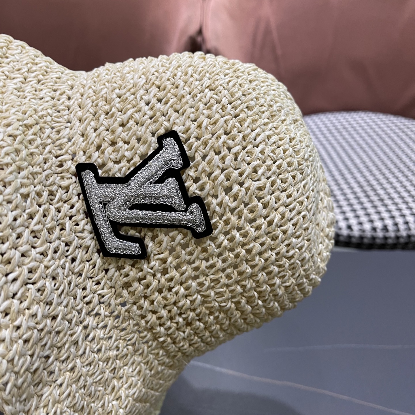  LV路易威登进口拉菲草盆帽简约不失庄重 低调奢华  极具造型感 ！ 渔夫帽款式设计 ，真心好看也百搭