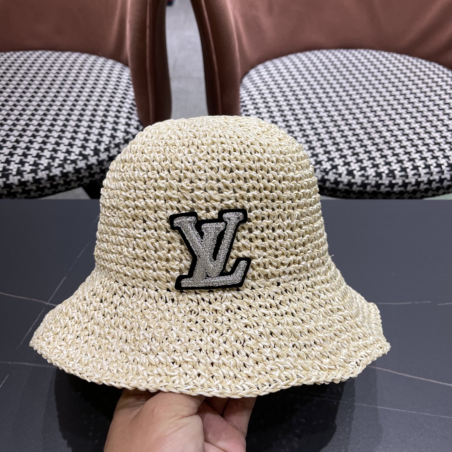  LV路易威登进口拉菲草盆帽简约不失庄重 低调奢华  极具造型感 ！ 渔夫帽款式设计 ，真心好看也百搭