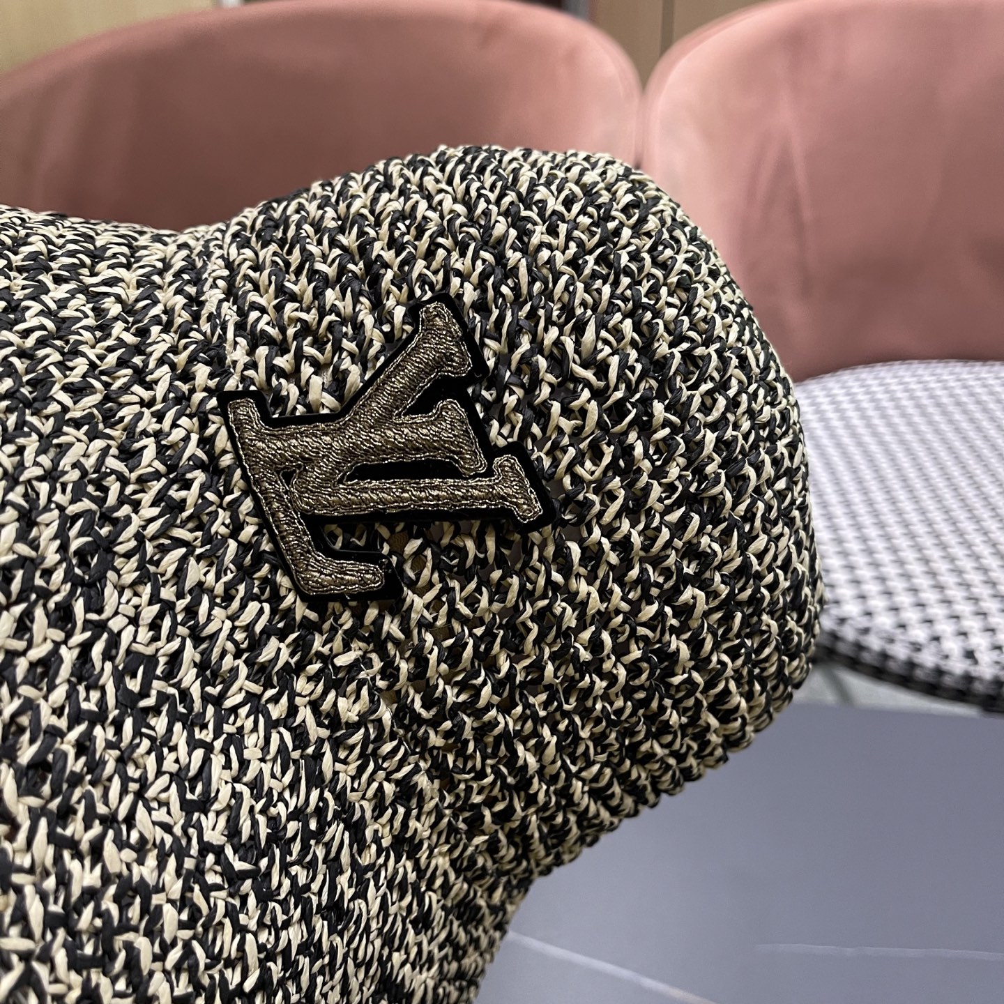  LV路易威登进口拉菲草盆帽简约不失庄重 低调奢华  极具造型感 ！ 渔夫帽款式设计 ，真心好看也百搭