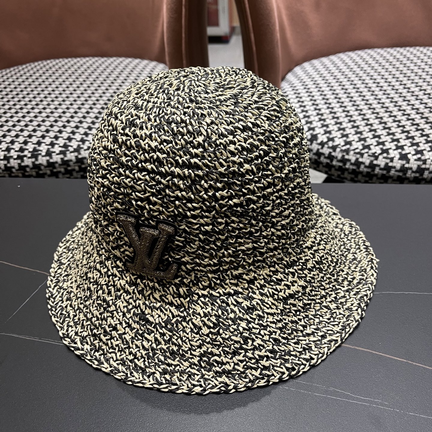  LV路易威登进口拉菲草盆帽简约不失庄重 低调奢华  极具造型感 ！ 渔夫帽款式设计 ，真心好看也百搭